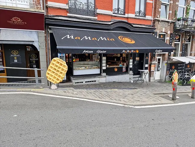 Devanture d'un vendeur de gaufres mama mia.