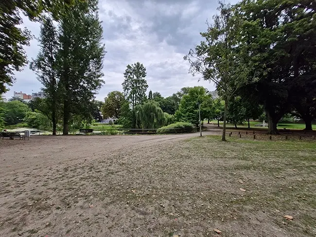 Le parc d'Avroy non loin de la foire de Liège.