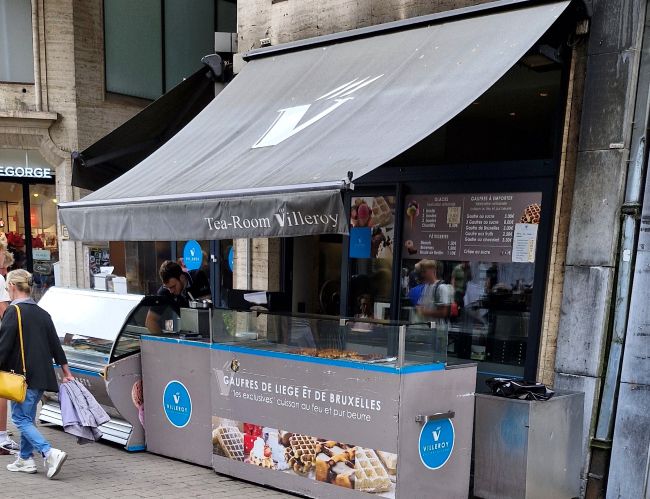 Devant du stand de ventes de gaufres Villeroy.